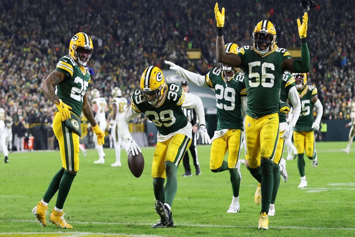 Packers vs Saints 2024: Green Bays 34-0 Victory Secures Playoff Berth with Stellar Defense: Green Bay Packers players celebrate during their 34-0 shutout victory over the New Orleans Saints at Lambeau Field on December 23, 2024